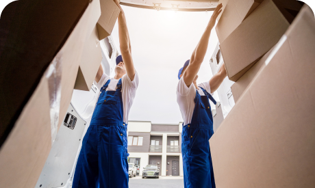 чоловіки з вантажем