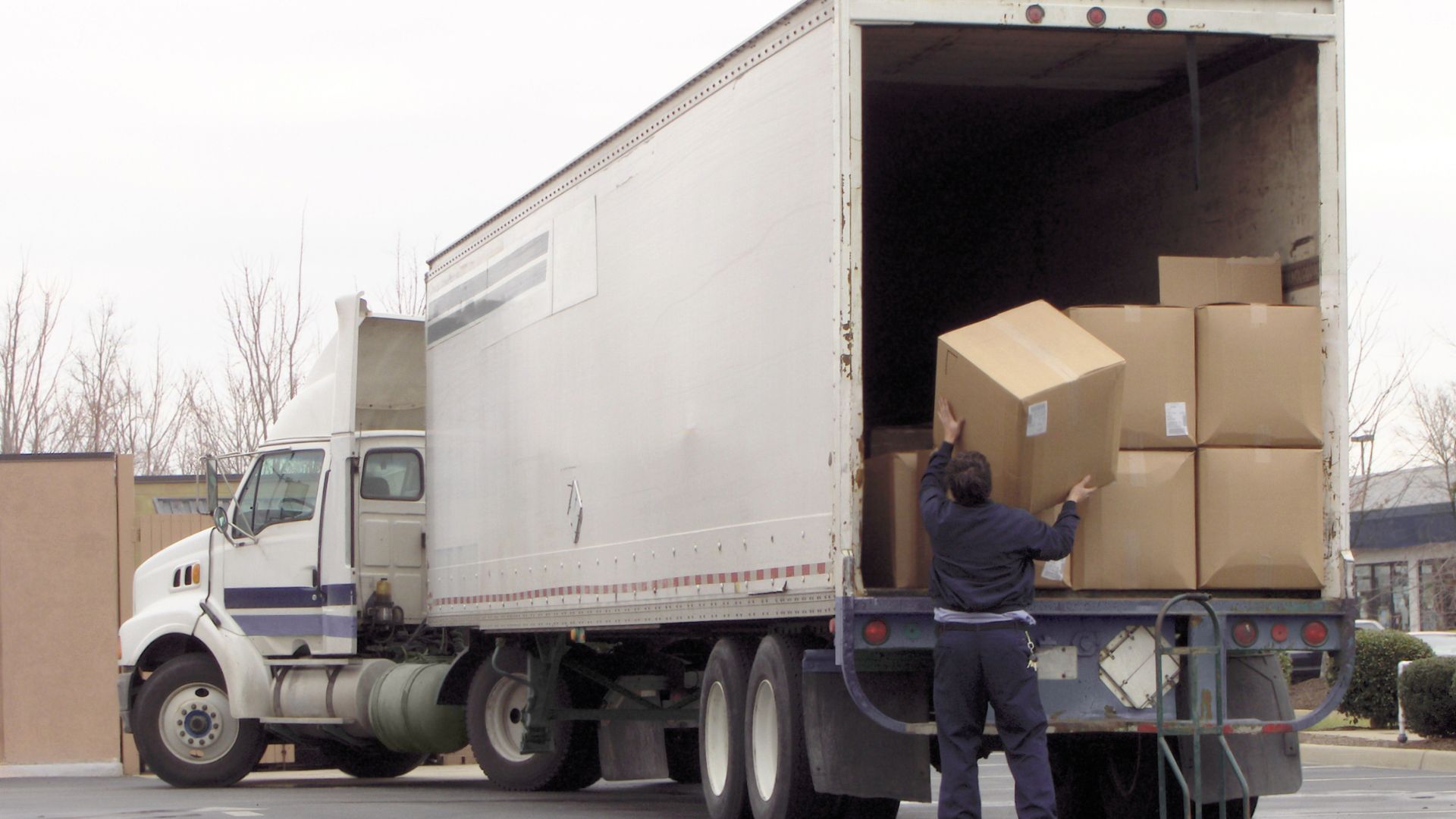 Розвантаження фури у Києві